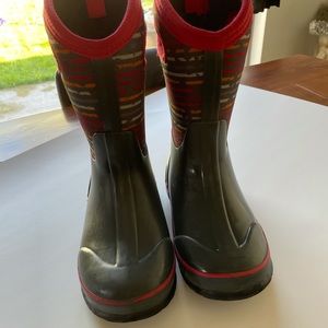 Waterproof, bog snow boots